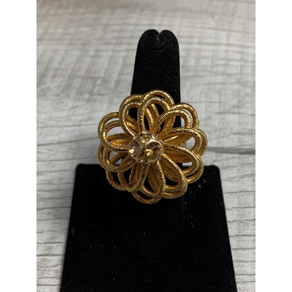 Vintage Gold Tone Textured Wire Flower Cocktail Ring Champagne Rhinestone Sz 8.5